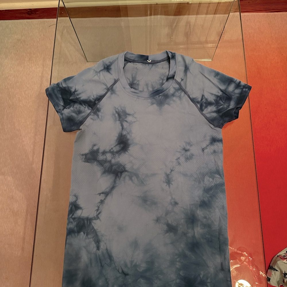 Lululemon blue tie die swiftly tech, size 2